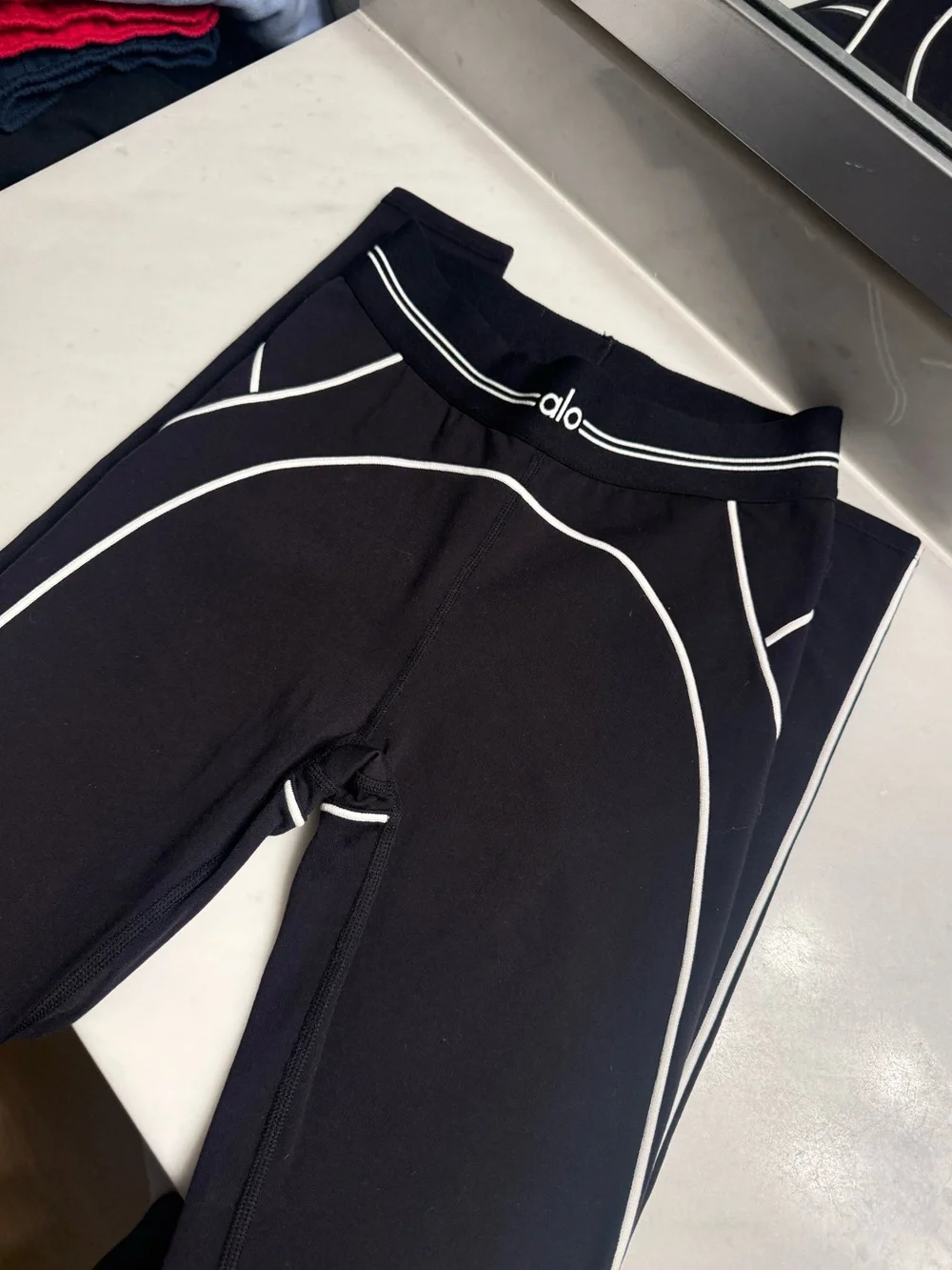 ALO YOGA heartthrob legging black size XS! 🤩 BNWOT